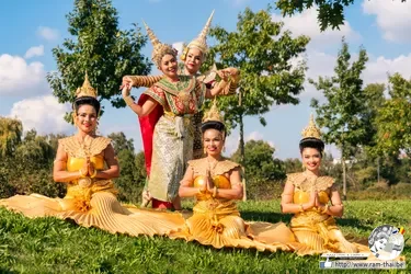 Van **26 tot en met 28 september 2025** vindt het **Thai-Japan Food Festival** plaats op de parkeerplaats van **Möbel Höffner in Neuss**.

Geniet van de Thaise eetcultuur en geniet samen met ons van dit festival. De toegang is gratis.

**Beleef Thailand**

Geniet van:

Thaise streetfood
Een Thaise markt
Thaise dansoptredens en shows
Thaise muziek
